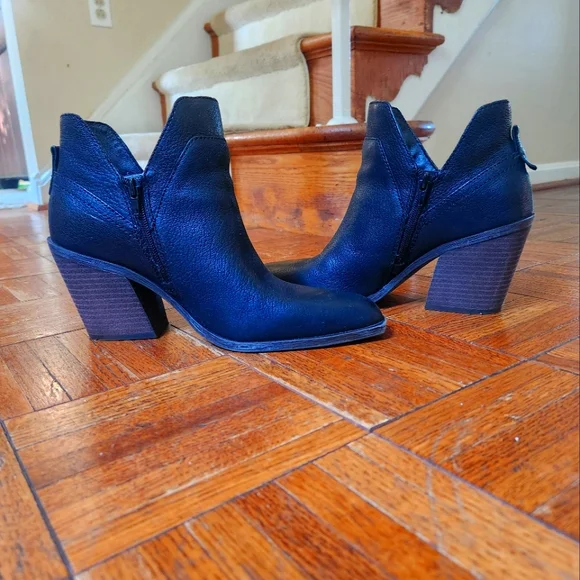 Crown Vintage Women’s Black Leather Ankle Booties Zip Block Heel Size 10M - Picture 2 of 13